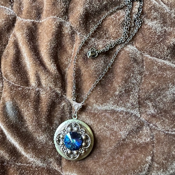 Locket☺️ Must bundle! 3 for $10 or 4 for $15 etc - Picture 6 of 6